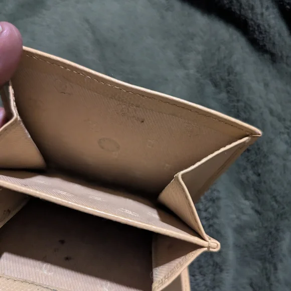 SALE CHANEL AUTHENTIC Cream Leather Compact Wallet with CC Logo Very Beautiful! - Picture 9 of 14